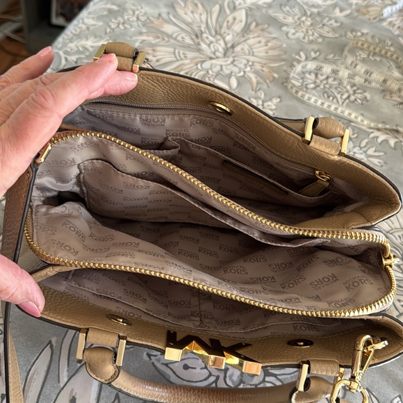 Women’s Michael Kor’s Bag - Picture 4 of 6